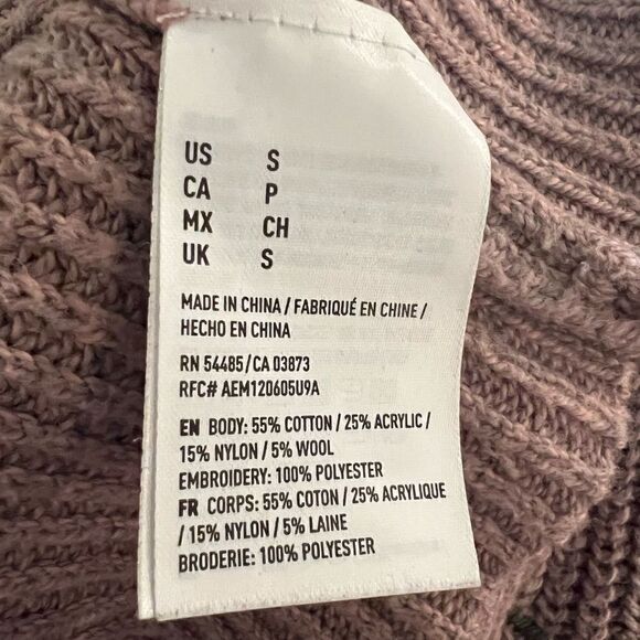 Gorgeous American Eagle floral embroidered sleeves size S mauve sweater - Picture 7 of 8